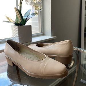 Trotters Tracy Nude Pump 7N